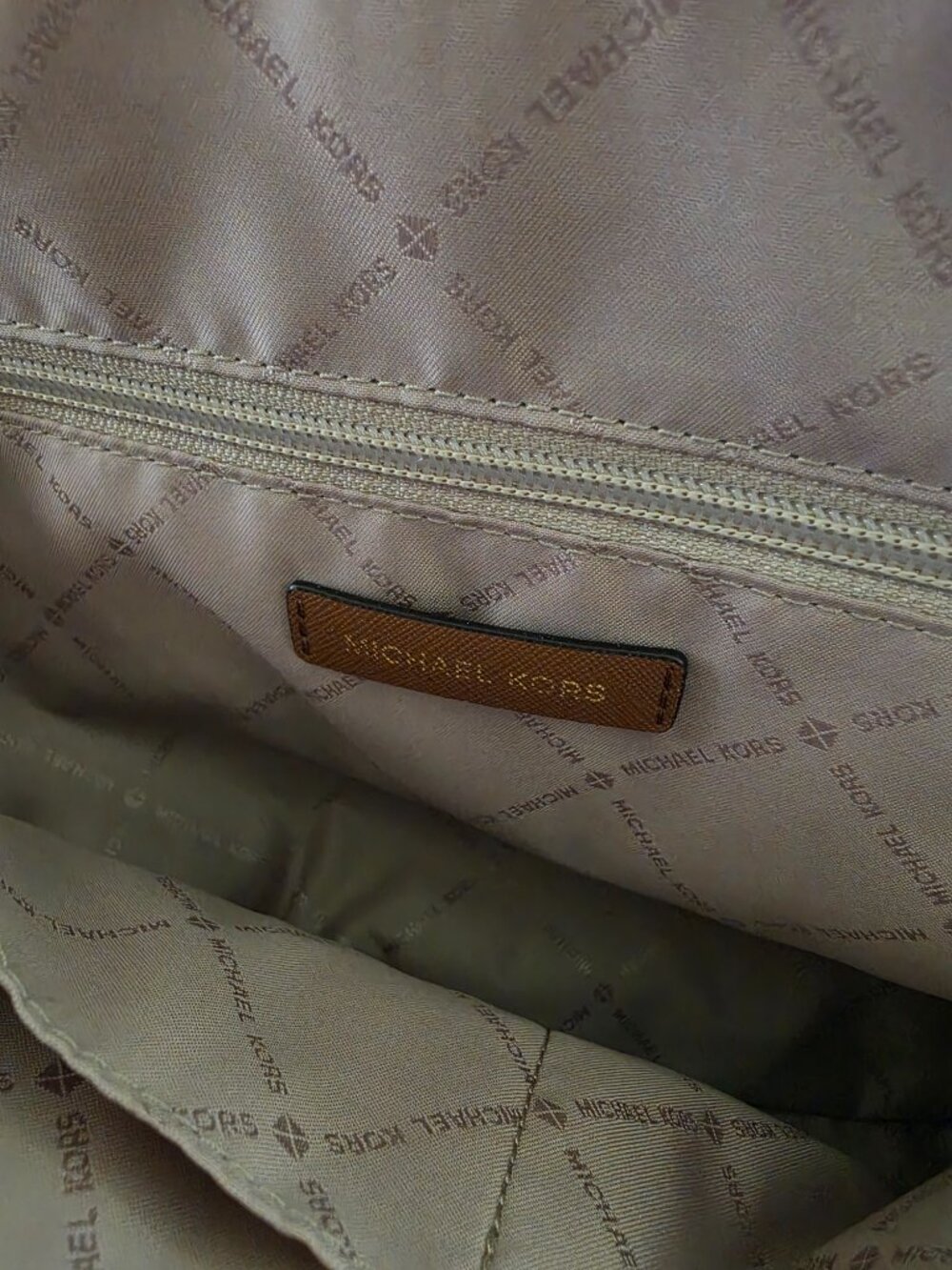 Handbag - Picture 2 of 2